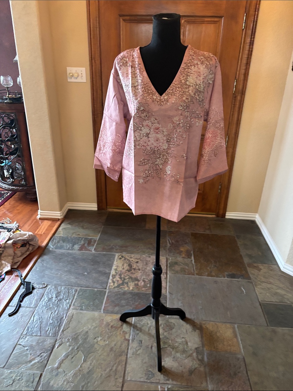 Source Unknown Pink Floral V-Neck Satin Crop Top